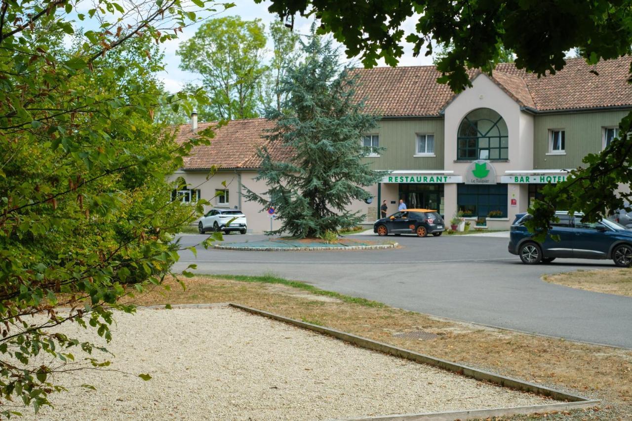 Logis Hotel - Restaurant Le Tulipier Vienne-le-Château Exterior foto